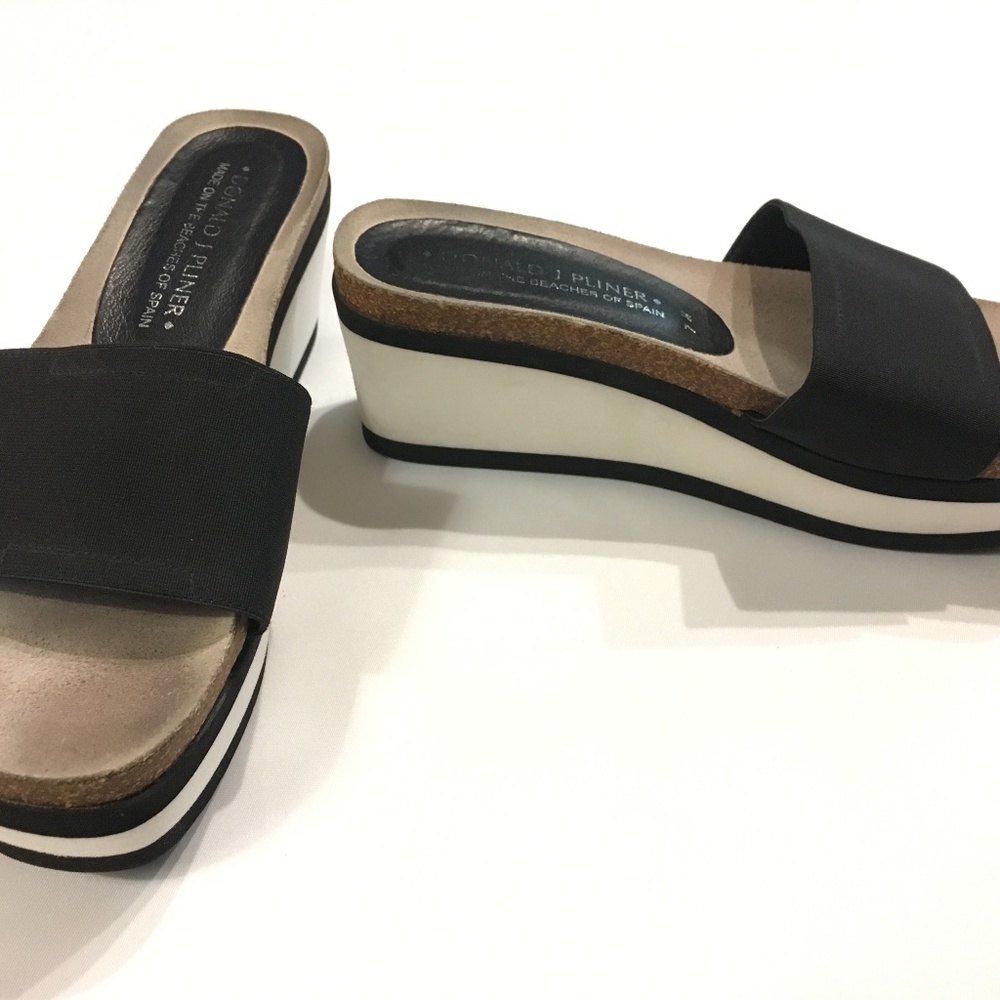 DONALD J PLINER Black & White Platform Sandal